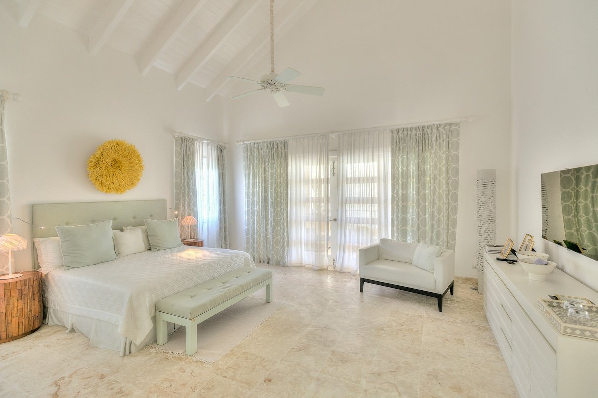 Yellow Bear – Exclusive Golfside Paradise gallery image 2