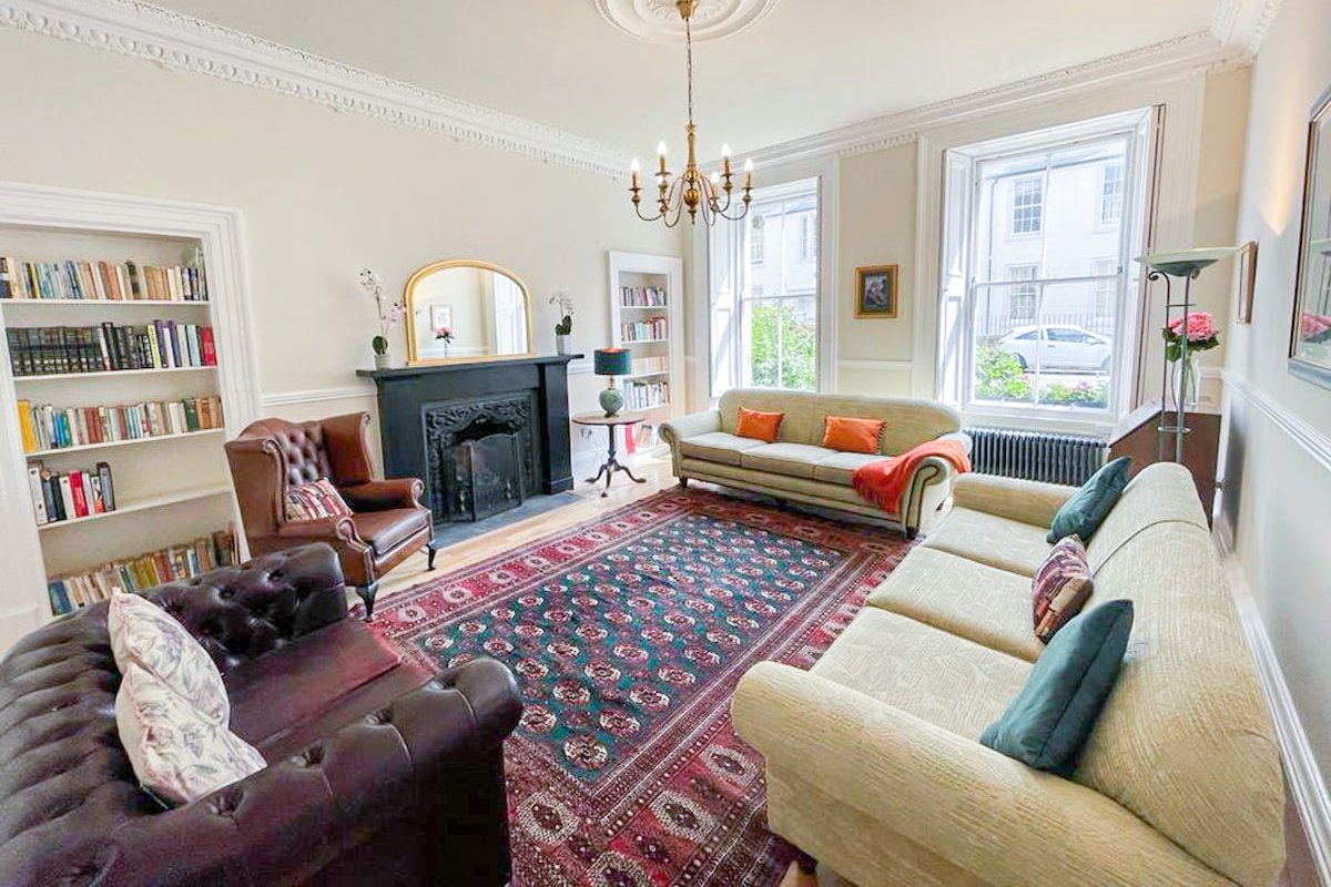 Remarkable 5BR Townhouse w/ Garden, Sleeps 12 gallery image 2