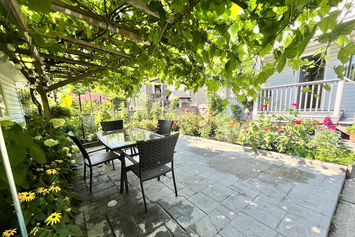 Spacious Kitsilano Home with Sunny Patio + Garden gallery image 2