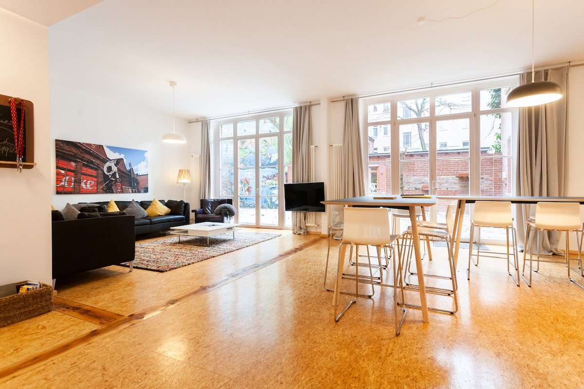 Felt Factory Loft with Patio gallery image 3