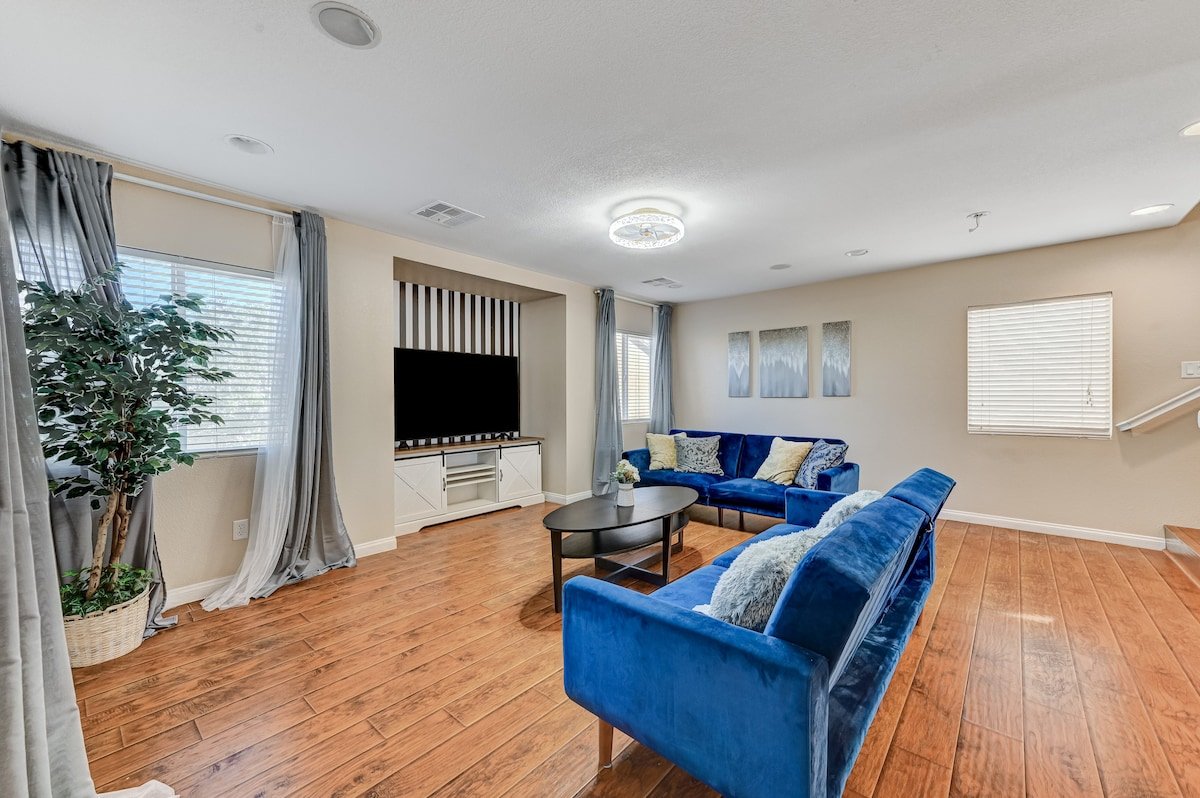 comfortable house/3 storynear airportcasino outlet gallery image 4