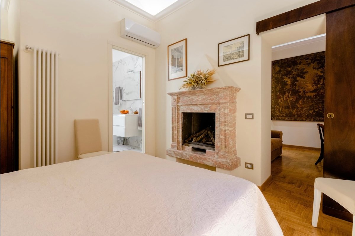 Bernini Palace Apartment gallery image 4