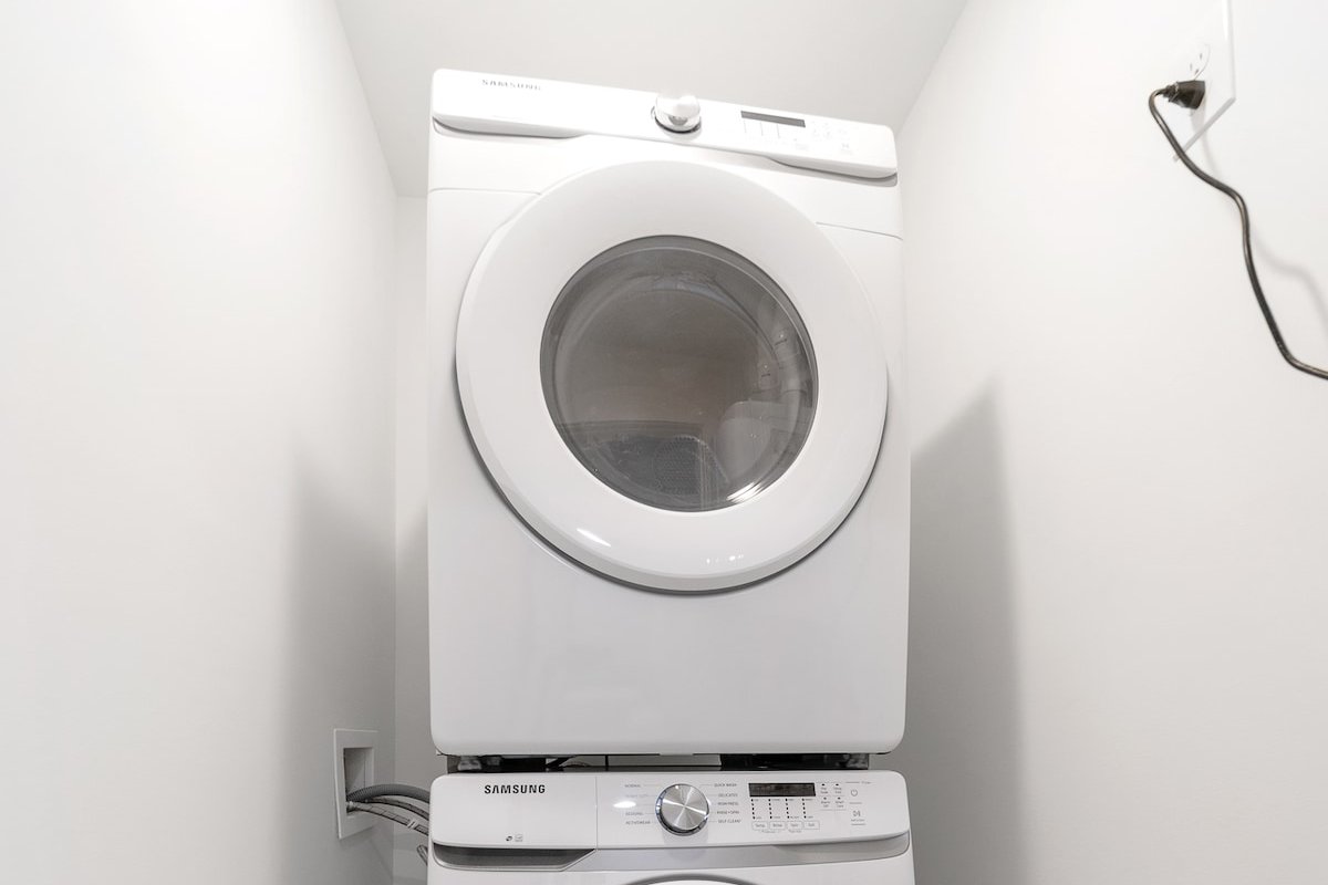 City Hideaway with Stunning Rooftop Escape #3 gallery image 3