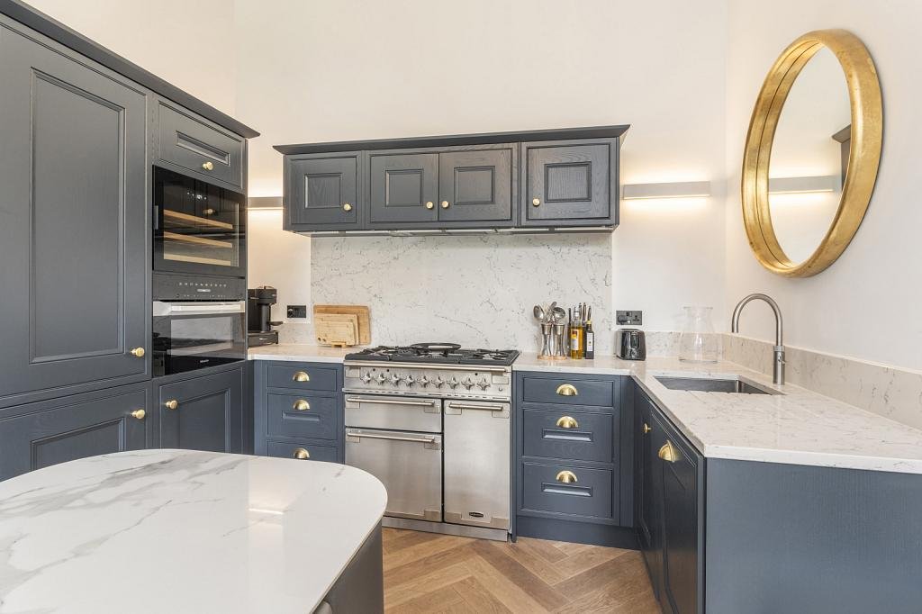 Stylish Little Venice Oasis w/ Private Park gallery image 4