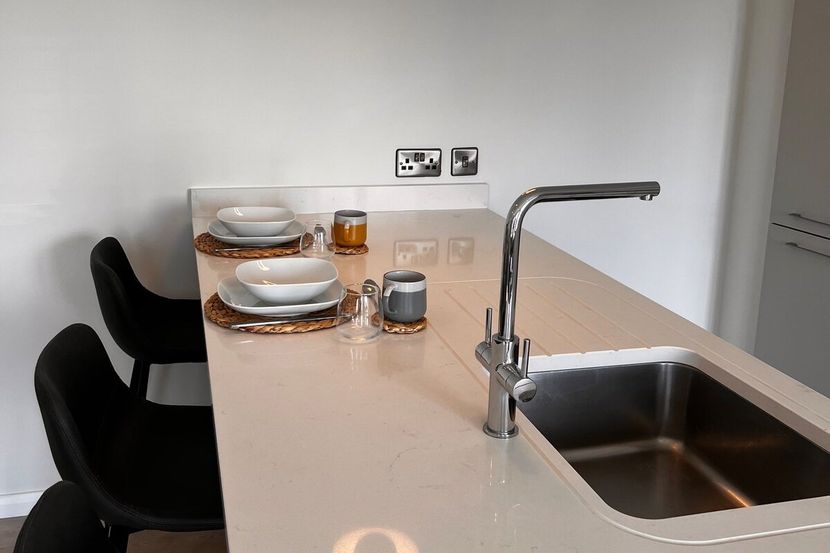 Modern Gated 5 Bed Apartment close to Luas Line gallery image 5