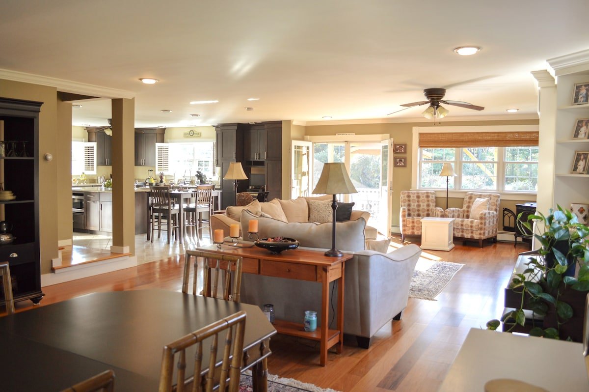 Beautiful and spacious home with early check in! gallery image 2