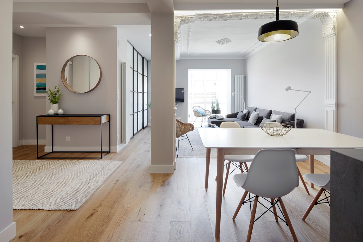 Center, 5 min from La Concha beach.Parking option