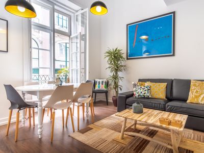 Lv Premier Chiado CH9 elevator, balconies, center