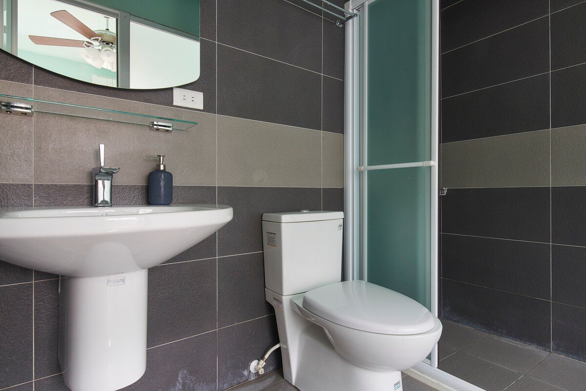 H&K 3/2 SOGO SOHO at Zhongxiao Fuxing gallery image 3