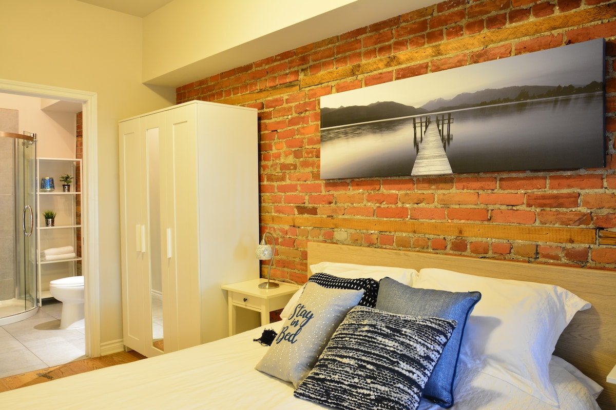 Ground Floor – 4 BR/4 BA – Deck – Possible Parking gallery image 5