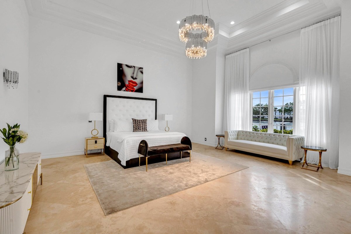 Waterfront Luxury Villa | Heated Pool | Coral Key gallery image 2