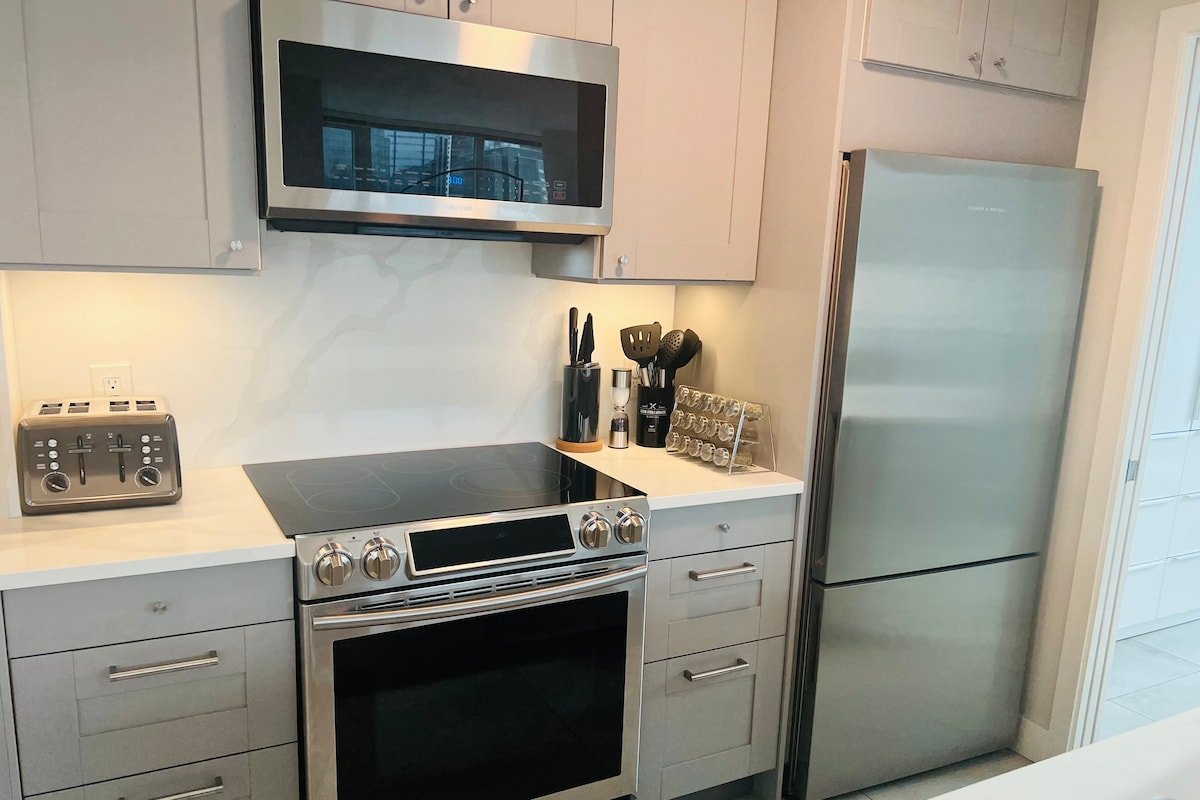 Spacious 2B+2B W/Parking,Pool,Gym,Sauna,A/C gallery image 4