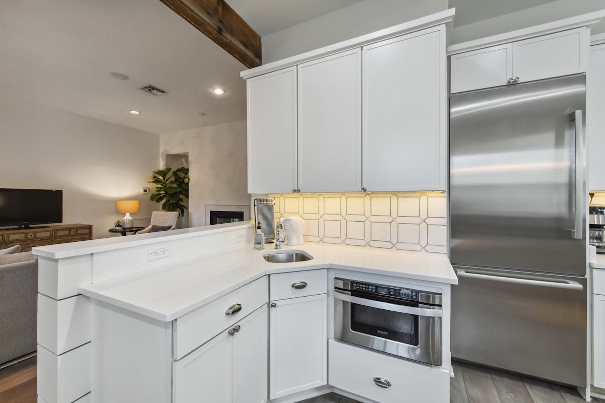 Location and Luxury -Top Reviewed Property gallery image 3