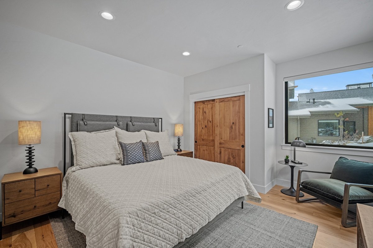 Family Escape | Firepit, Hot Tub & Game Loft gallery image 2