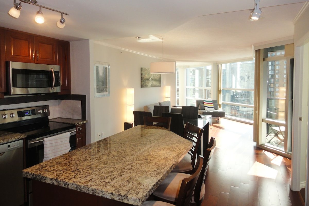 Home Theatre in the Air-Conditioned Suite Sixteen gallery image 3