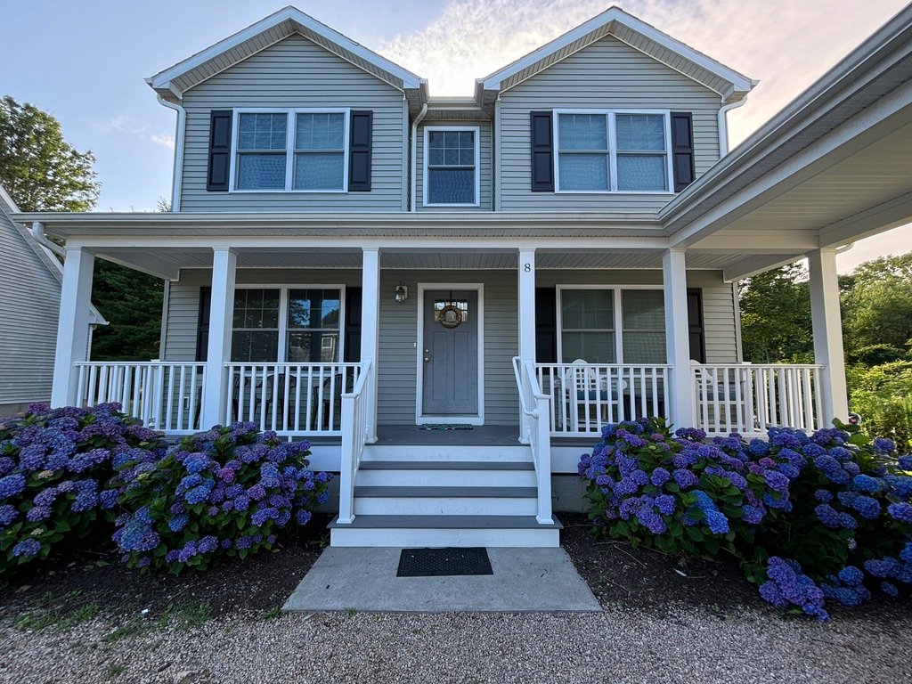 5 BR / 3 BA house in Narragansett Pier!