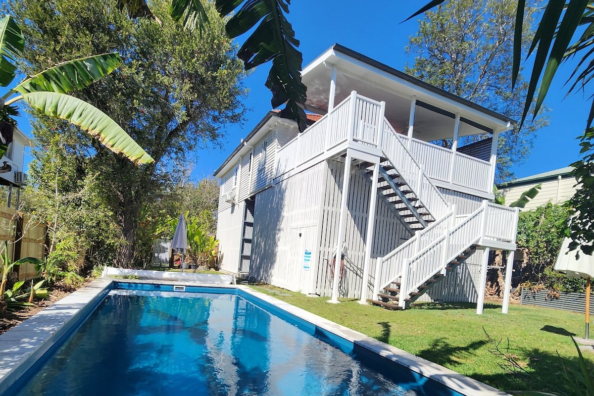 Private Home with 9.5m heated pool suburbanSTAY gallery image 2