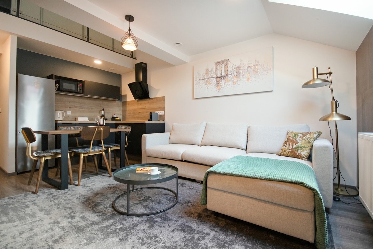 Trendy Unique Apt in Prague wth A/C – CORU House gallery image 3