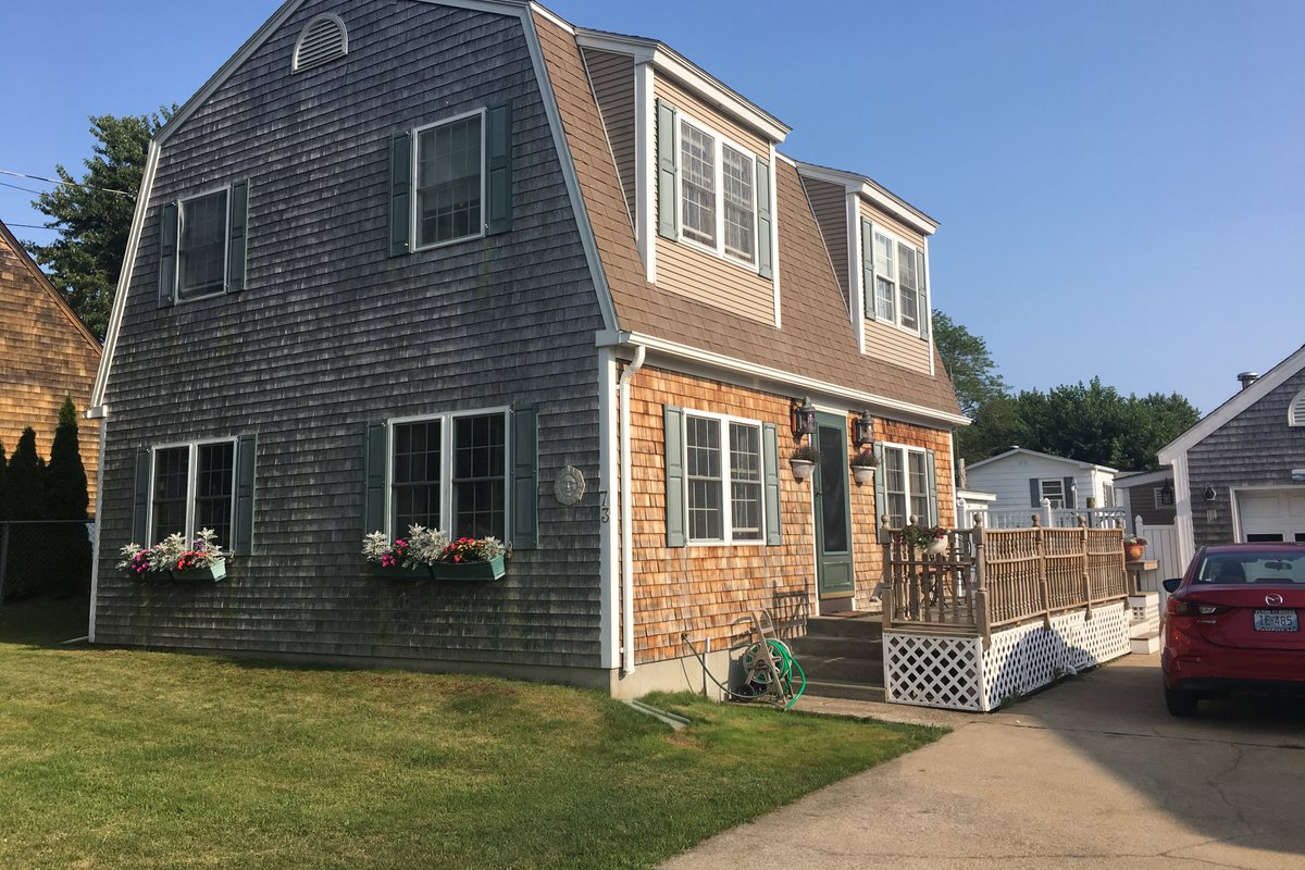 Escape to Seascape 4.5 BDRM, 7 beds. Walk to beach