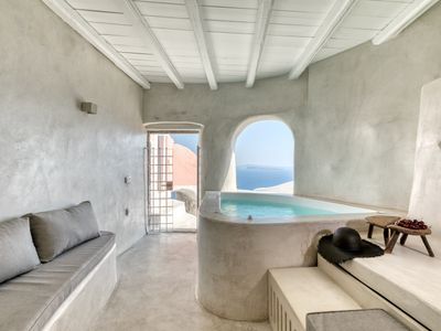 Marble Sun Villa with Hot-Tub and Caldera View