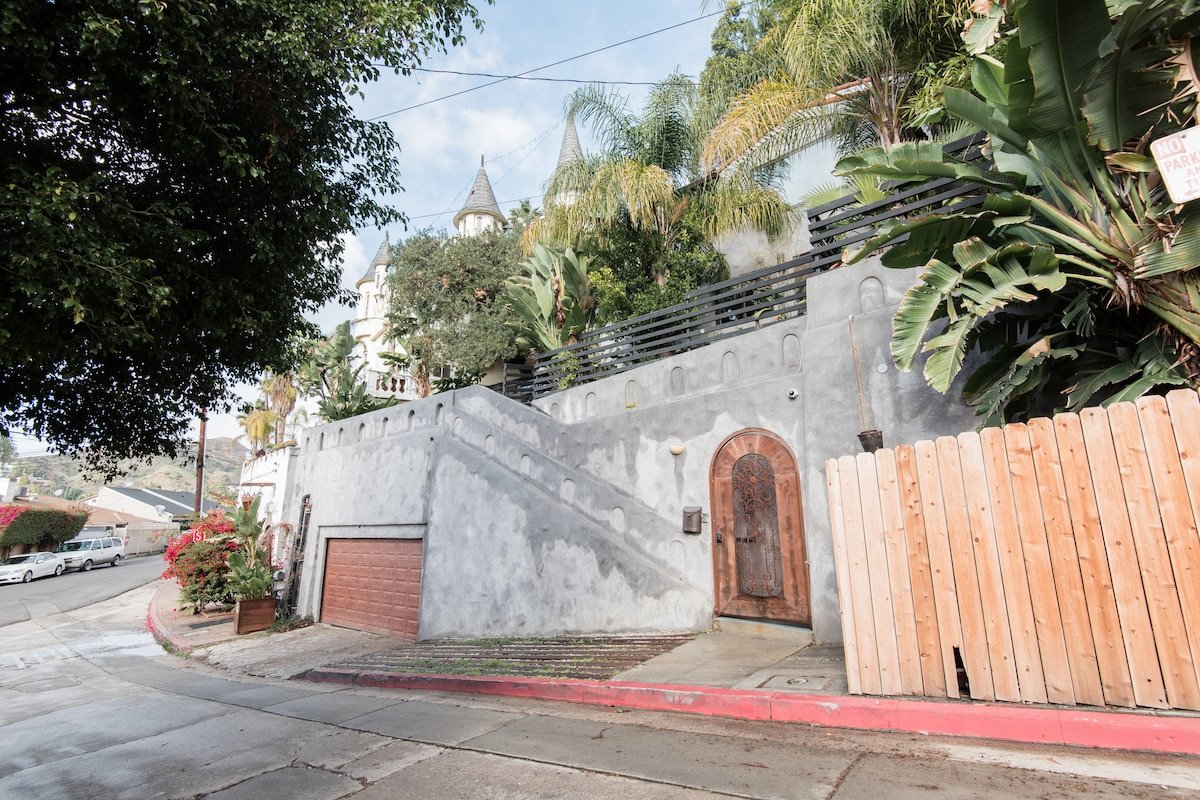 Contemporary Vintage with Great View gallery image 4