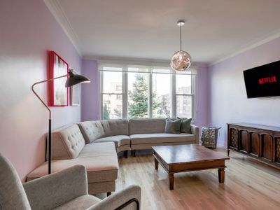 Maison De Couleur | Métro | AC | Stationnement