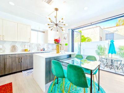 2 Luxe NoHo Pads Sleeps 26 w/HotTub Near Universal