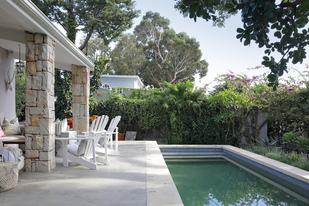 One block from beach, private, 4 beds/4 bath, pool gallery image 5