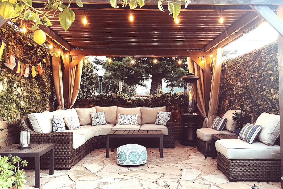 Bright Montrose House in a Quiet Neighborhood gallery image 3