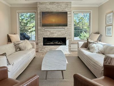 Modern, Chic Home, Walk to Shops with Parking
