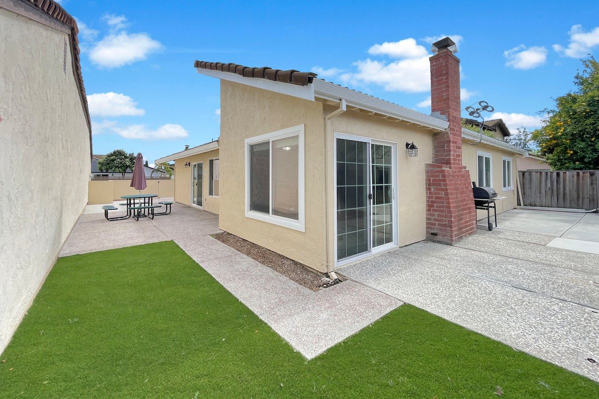 2Homes_3K,2Q,8S,8SB_Slp26_EzFwy_EV_AC_Kit_BBQ_5023 gallery image 3