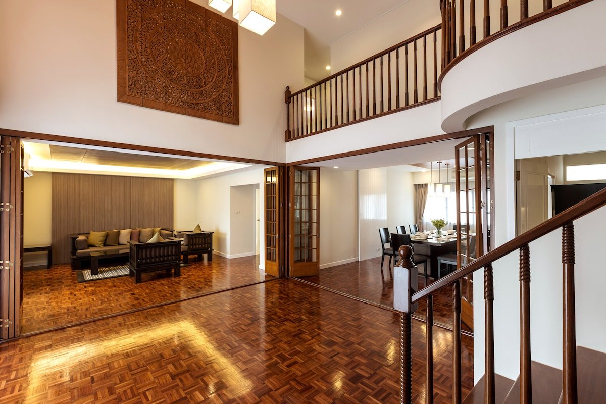 4BR balcony large kitchen Near BTS Phloen Chit gallery image 2