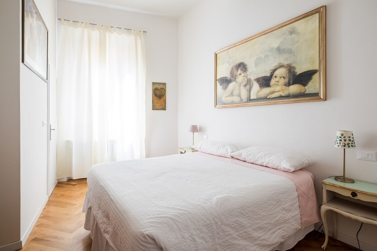 Modern flat on the old hidden canal gallery image 2