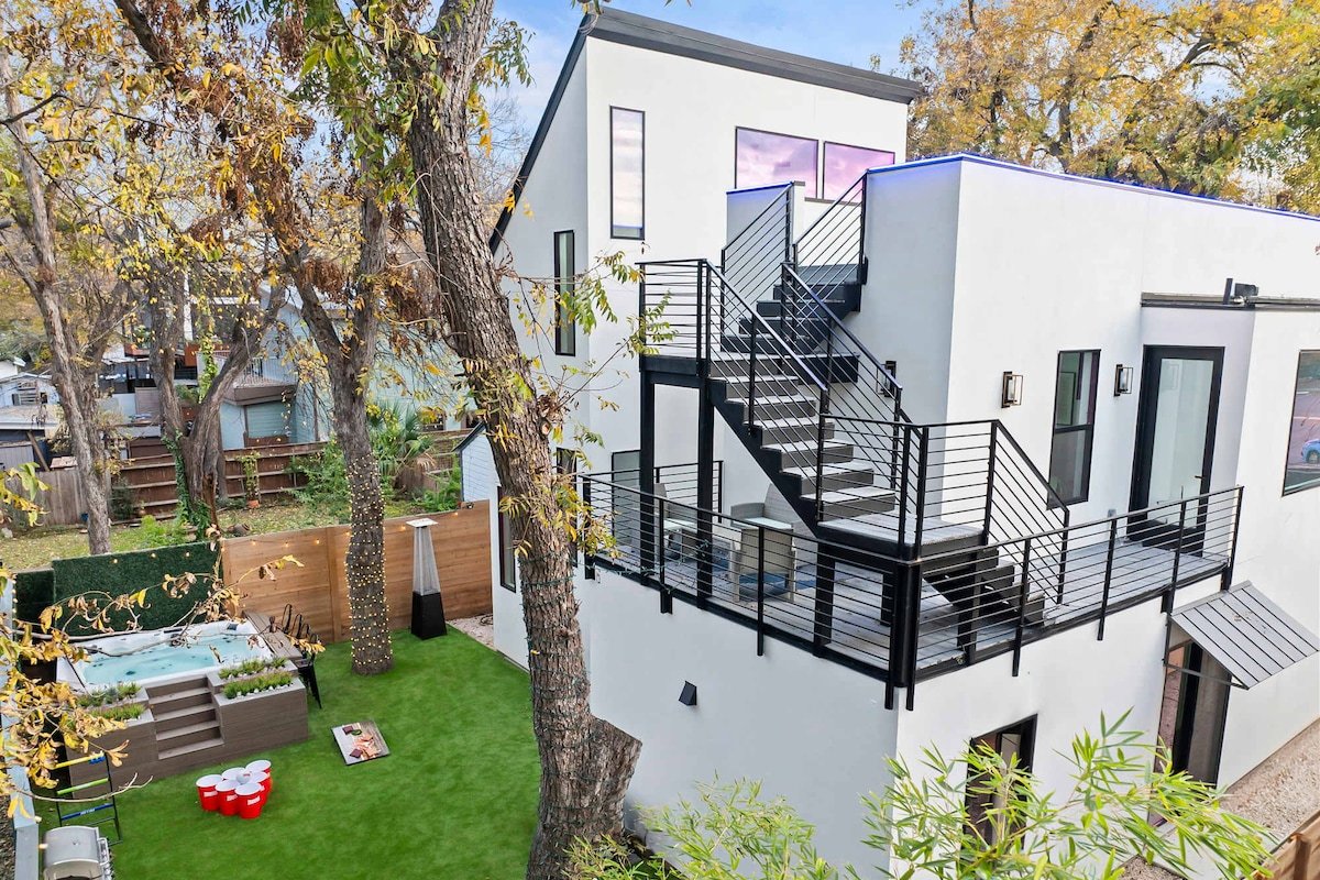 Twin Homes Oasis | Hot Tub near Downtown Austin gallery image 2