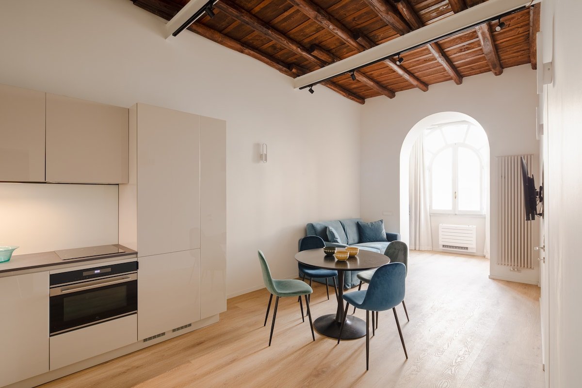 Modern 2Bed,2Bath at Spanish Steps gallery image 2