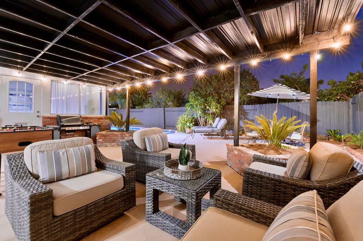 Massive 5BR Resort Style Retreat with Heated Pool gallery image 5