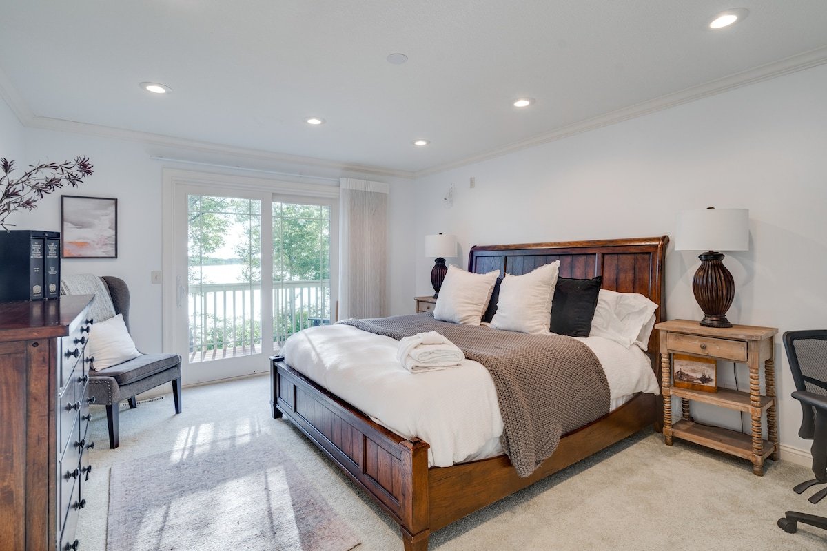 Beachfront Lake Home with Jacuzzi Hot Tub gallery image 5