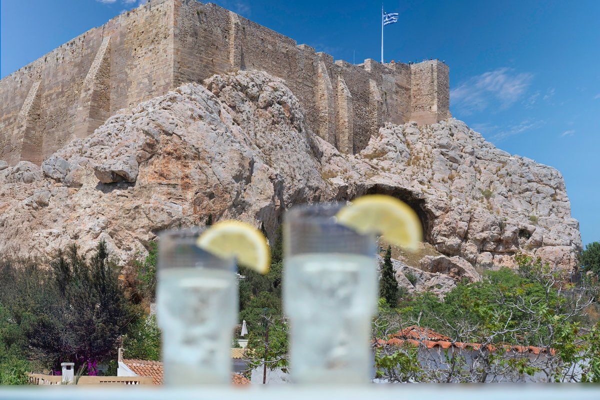 The Acropolis Window – Luxury Plaka Residence gallery image 4