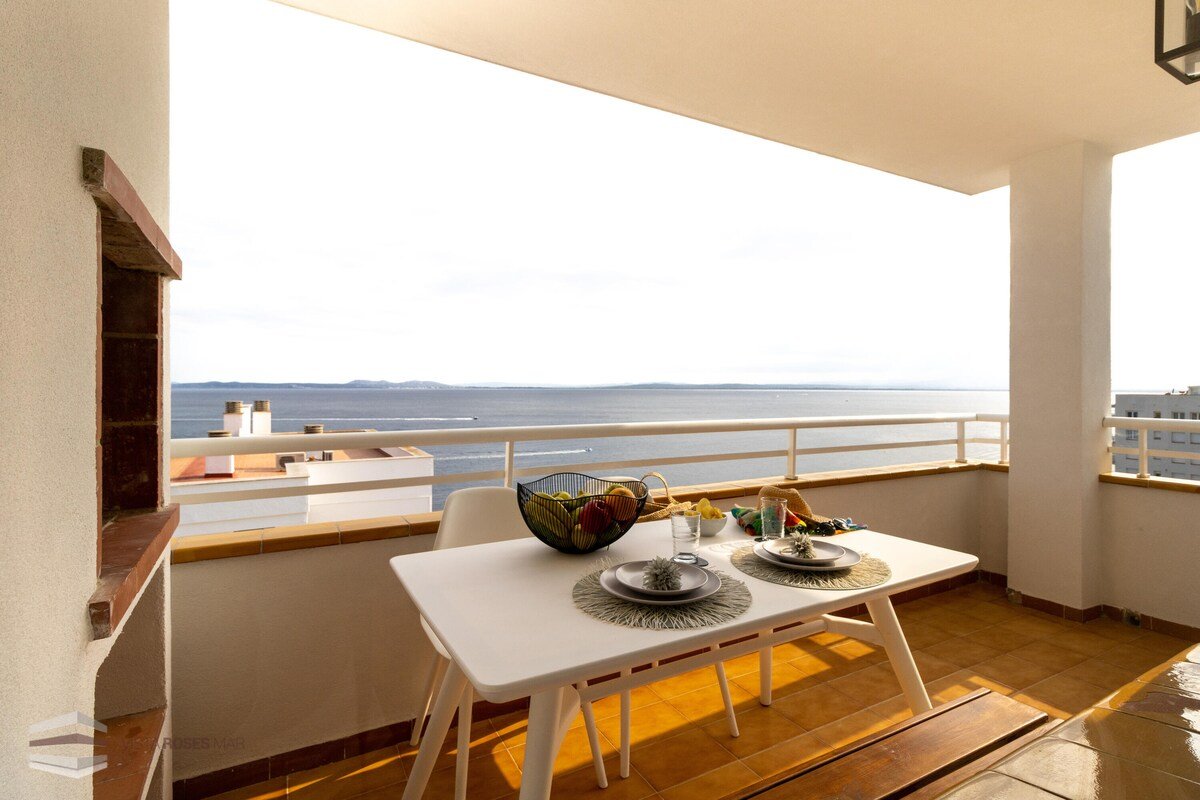 Penthouse with sea views, two bedrooms with direct gallery image 3