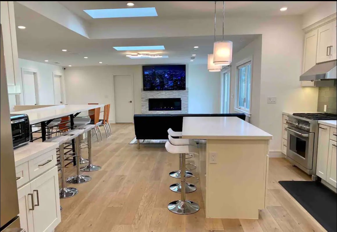 Group Retreat Villa, Walk Downtown gallery image 2