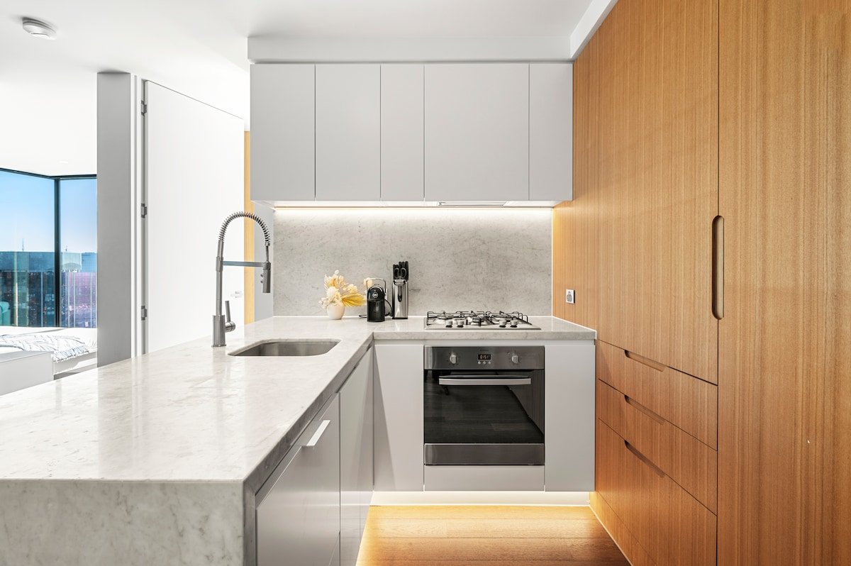 Live Luxe |Gorgeous City Views 3BR APT w/ Pool&Gym gallery image 4