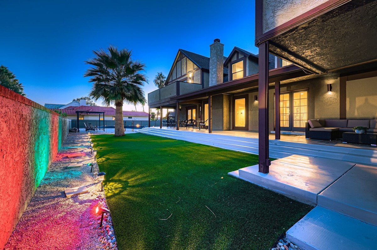 Lux life! Central location for business or play! gallery image 3