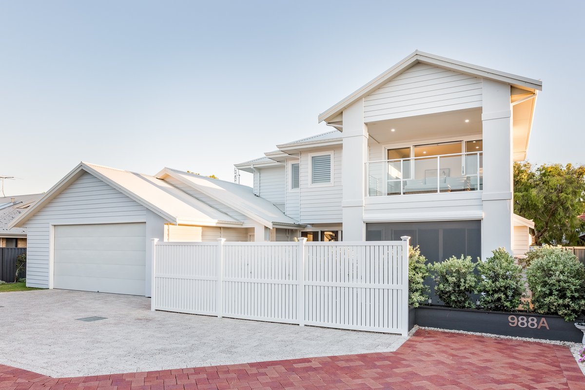 Fernweh—A Generous Hamptons-Style Beachside Escape