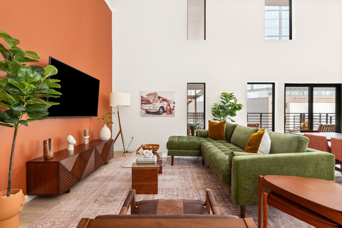 Nash Vybe | Broadway Nearby