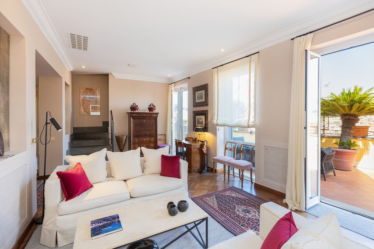 Rental In Rome – Panoramic penthouse in Trevi gallery image 5