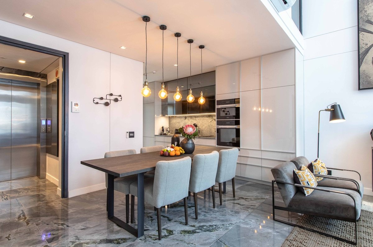 Upmarket Duplex Unit in the Heart of Sea Point (2) gallery image 5