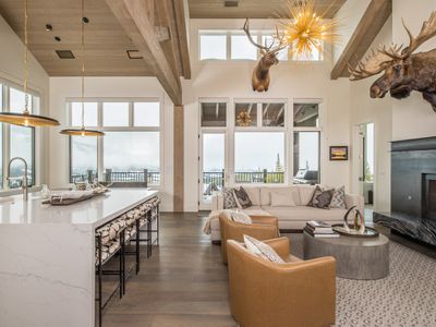 Luxury Townhome | Hot Tub & Mountain Views