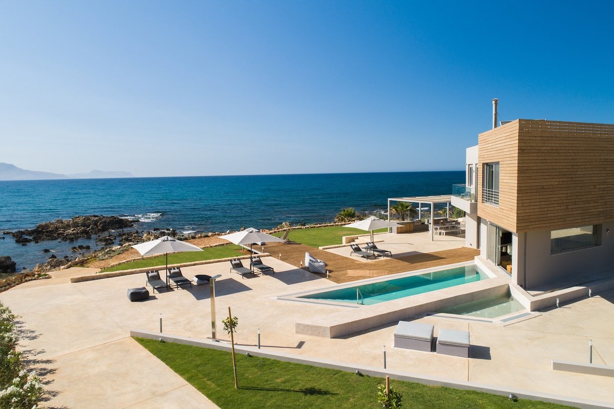 Your Private Retreat by the beach,with Heated Pool gallery image 2