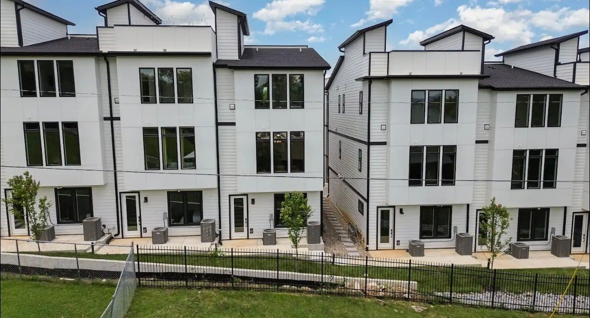 The Howdy House: Rooftop Deck gallery image 4