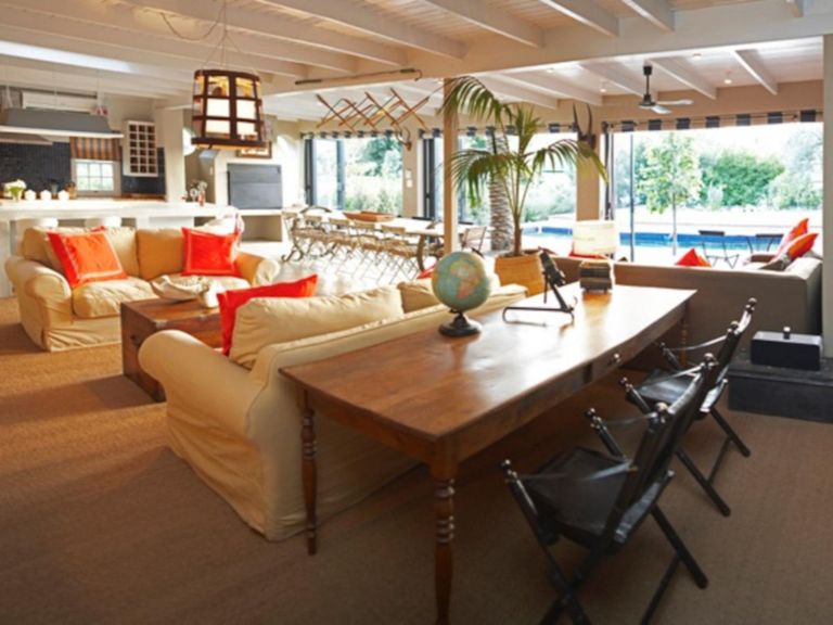 Seating area - Room
